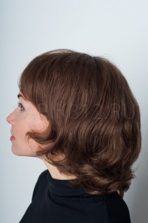 Натуральный парик средней длины Elegant Hair Collection