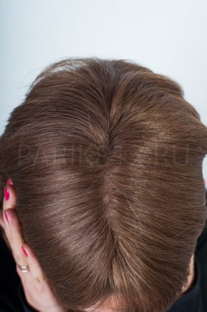 Натуральный парик средней длины Elegant Hair Collection